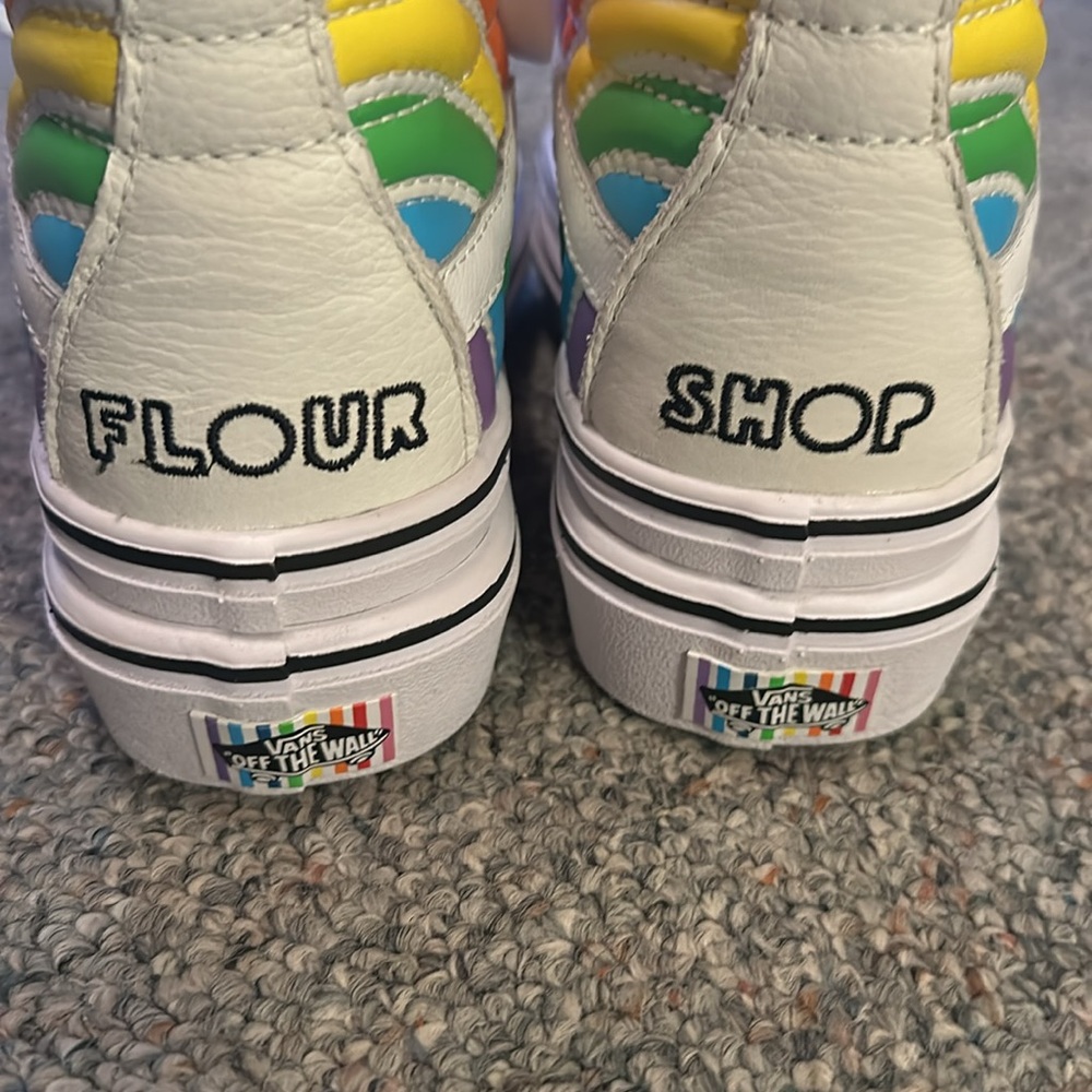 Vans Flour Shop womans comfy cushion sneaker